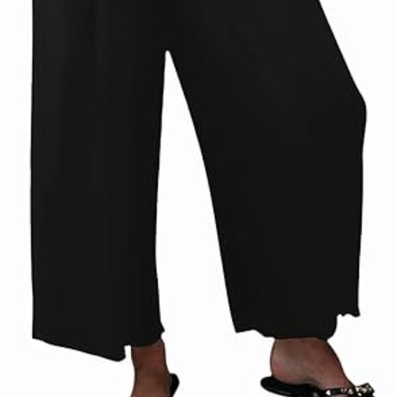 Chic Black Jumpsuit with Sleek Design - Picture 3 of 7